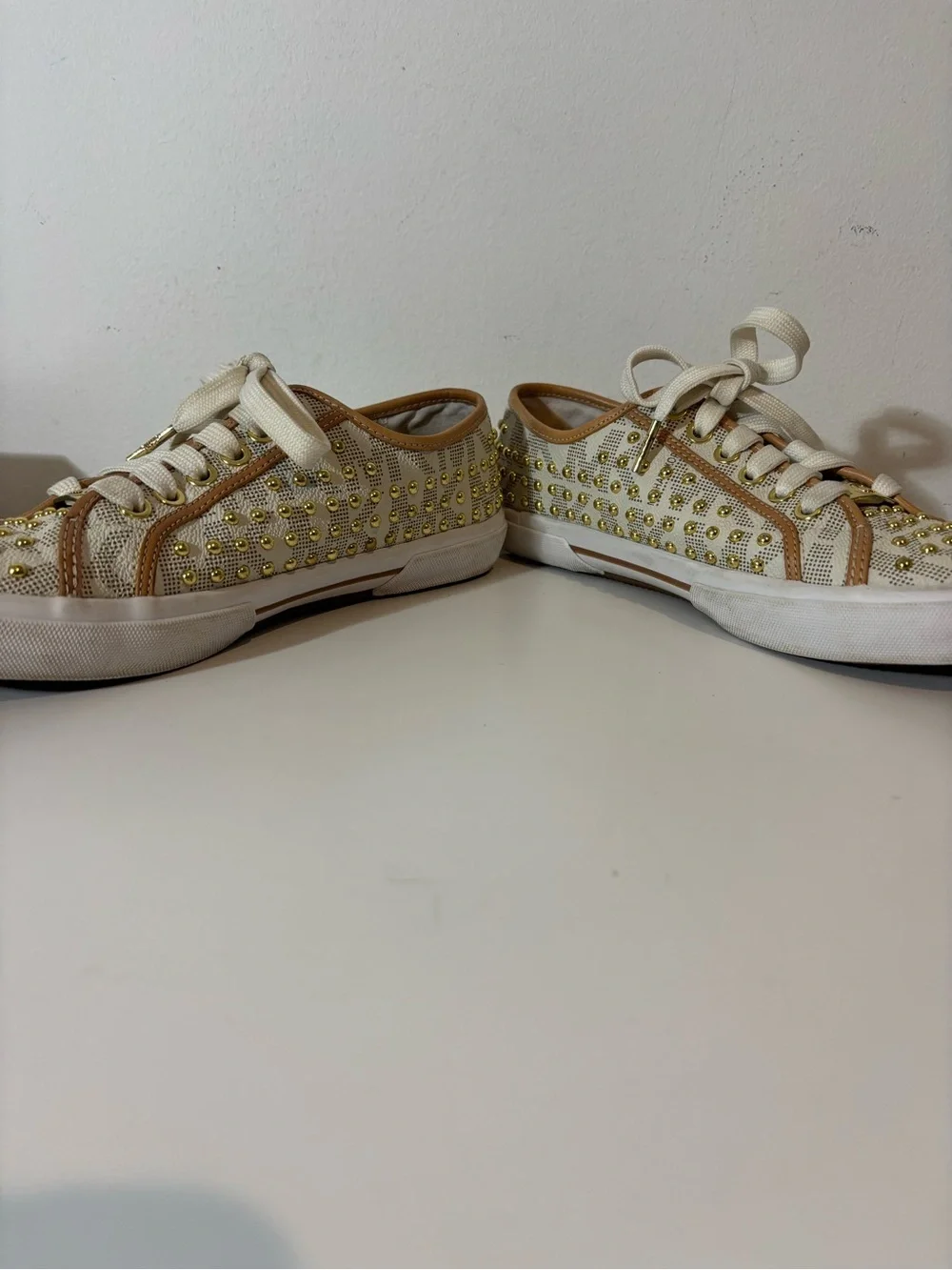 Michael Kors Women's 8 Gold-Studded Cream Lace-Up Sneakers Shoes Casual Preppy